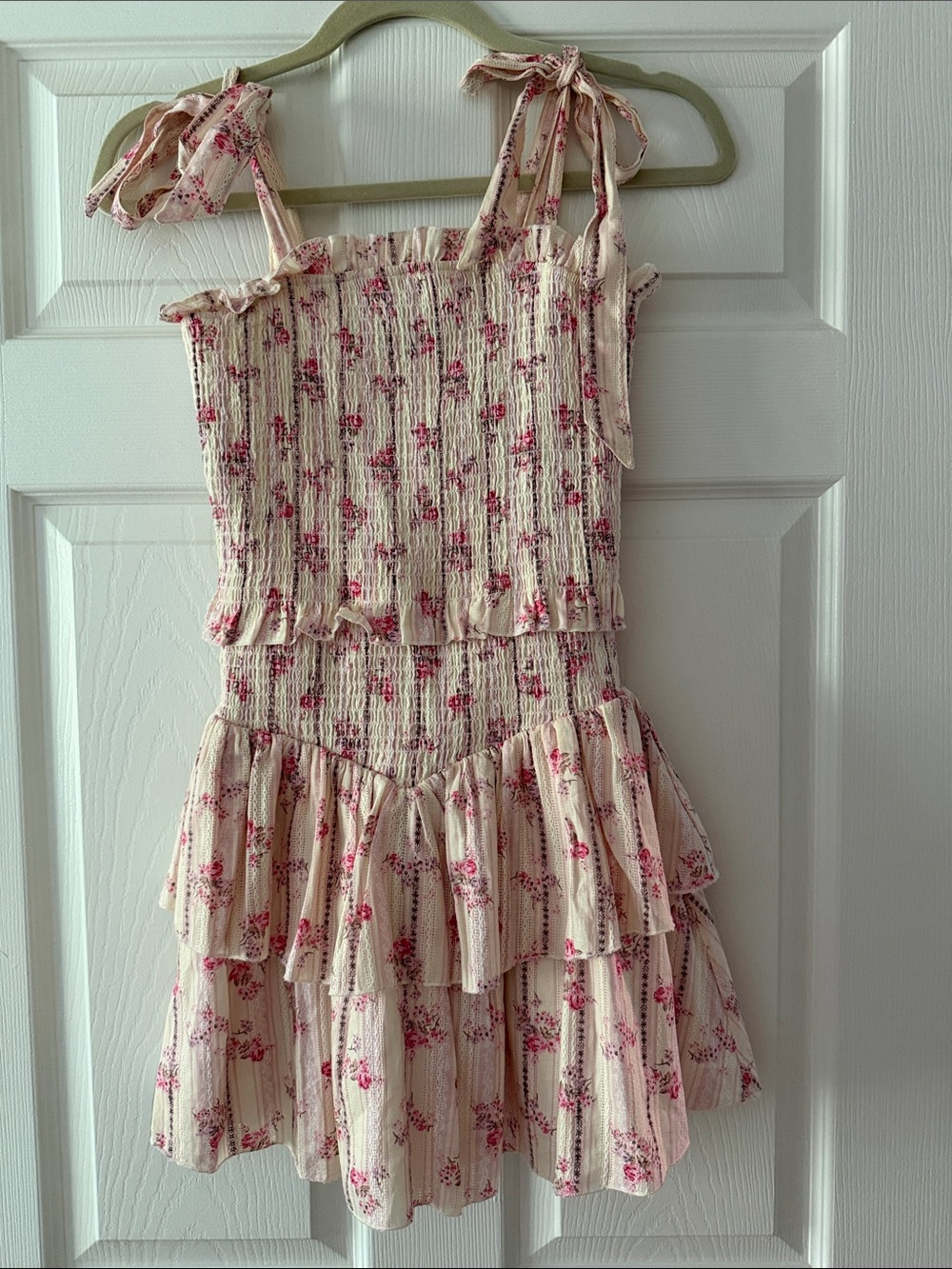 Katie J NYC Floral Smocked Dress in Cream and Pink flowers. Size M (Junior )
